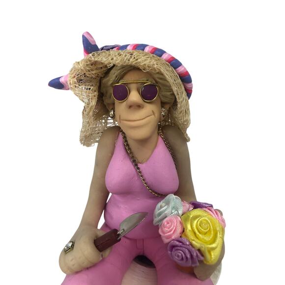 Old Lady Gardener  Diana Manning Figurine - Picture 5 of 6